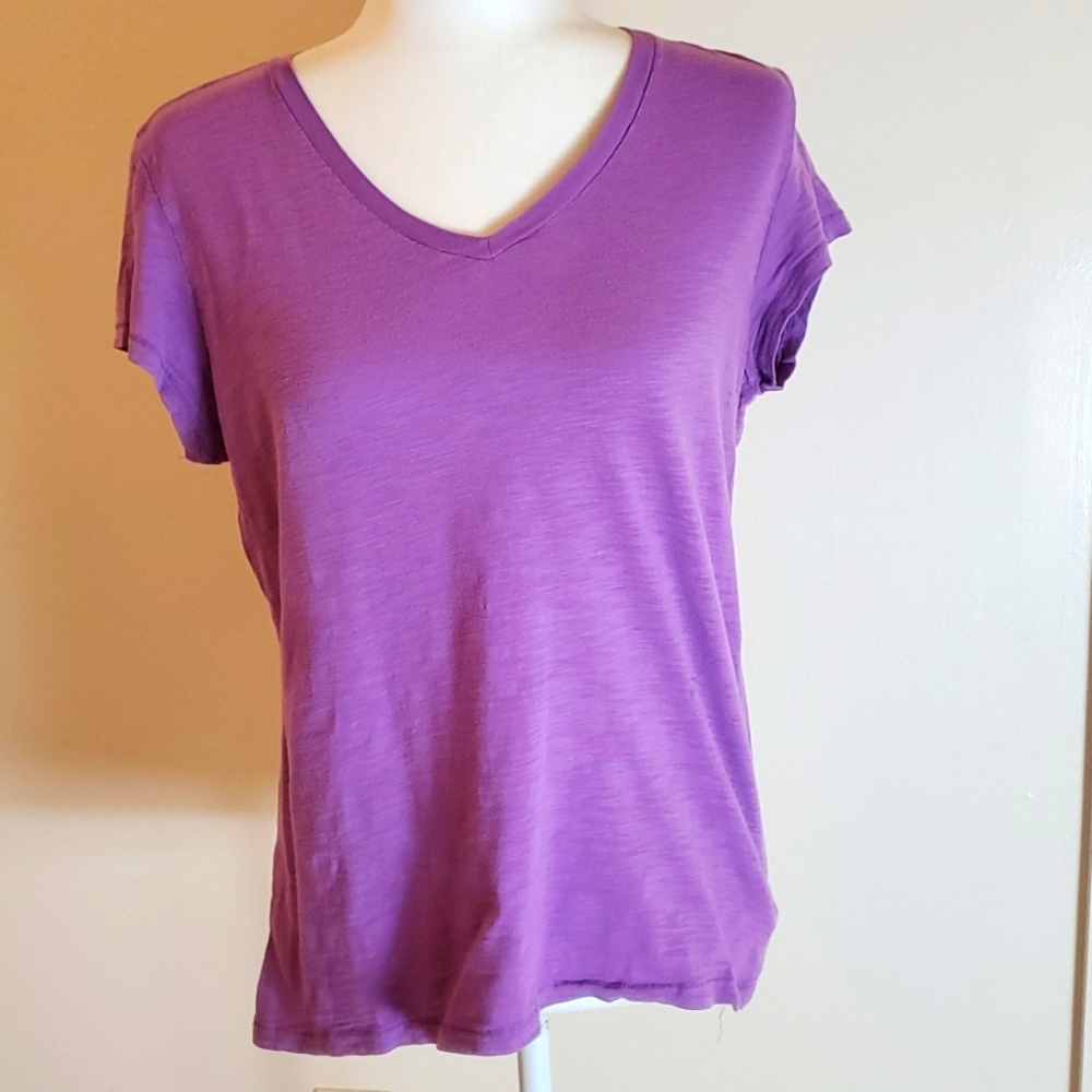 Lady footlocker size large purple V neck short sleeve t-shirt